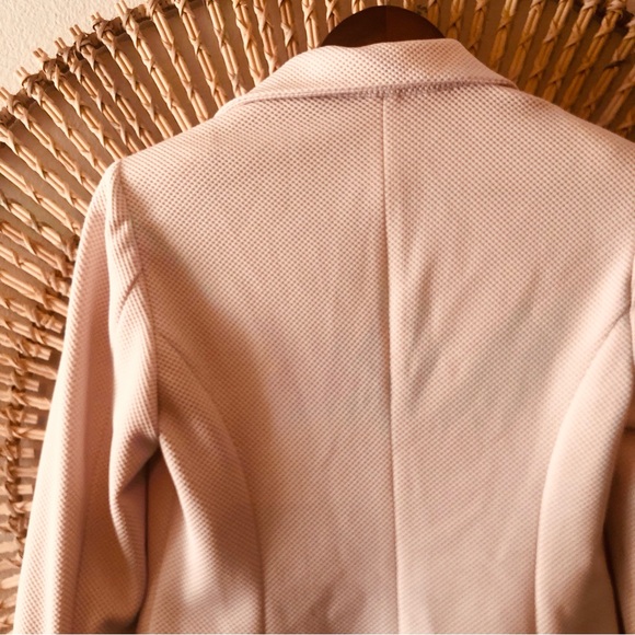 Amanda and Chelsea light pink blazer a 6 - Picture 7 of 12